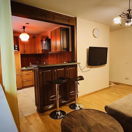 By The Park 克莱佩达