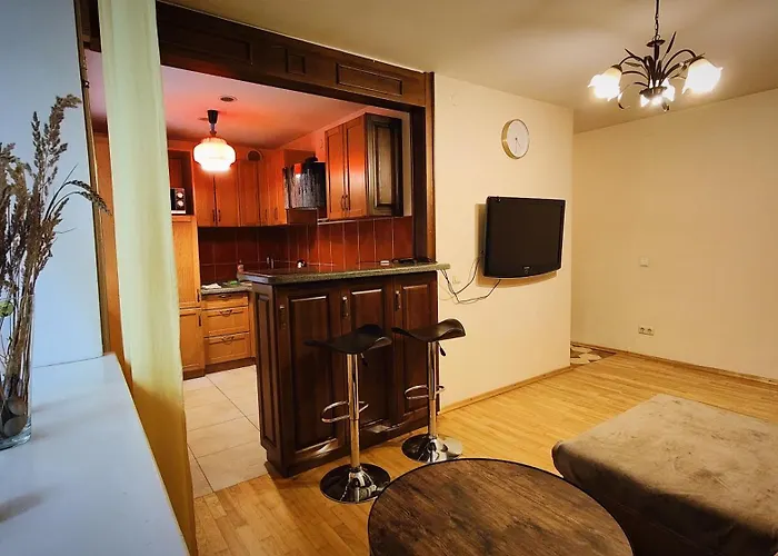 By The Park Κλαϊπέντα